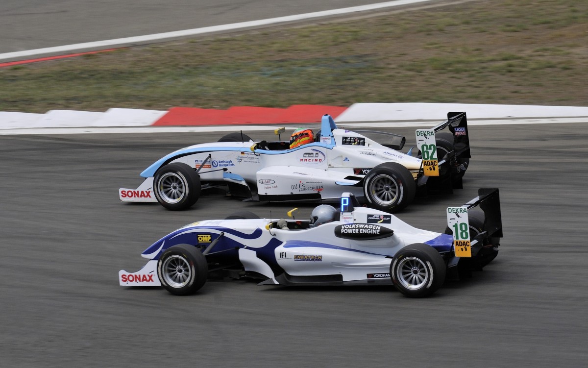 Formel 3  Zweikampf am 4.8.2013, Nrburgring.
Nr.:18 / Luca Iannaccone(ITA) /ADM Motorsport auf Dallara F311 VW Power 
Nr.:62 / Freddy Killensberger(DEU)/ GU-Racing auf Dallara F307 OPC-Challen