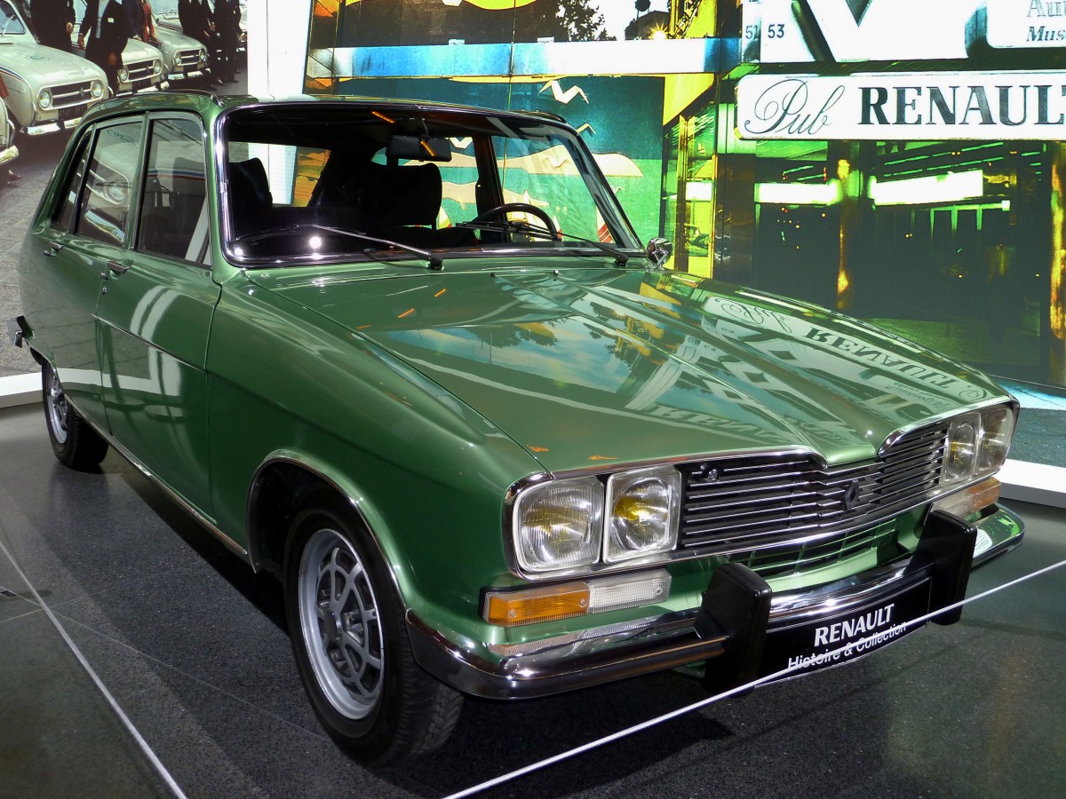 Frankreich, Paris, Champs-Elyses, Showroom  L'Atelier Renault . Renault baute den R16 von 1965 bis 1980. 05.11.2010