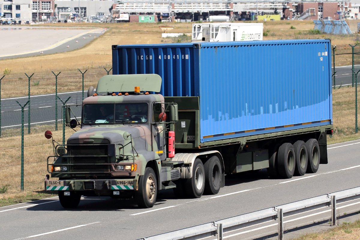 Freightliner des US Militärs gesehen in Frankfurt am Flughafen 17.6.2015
