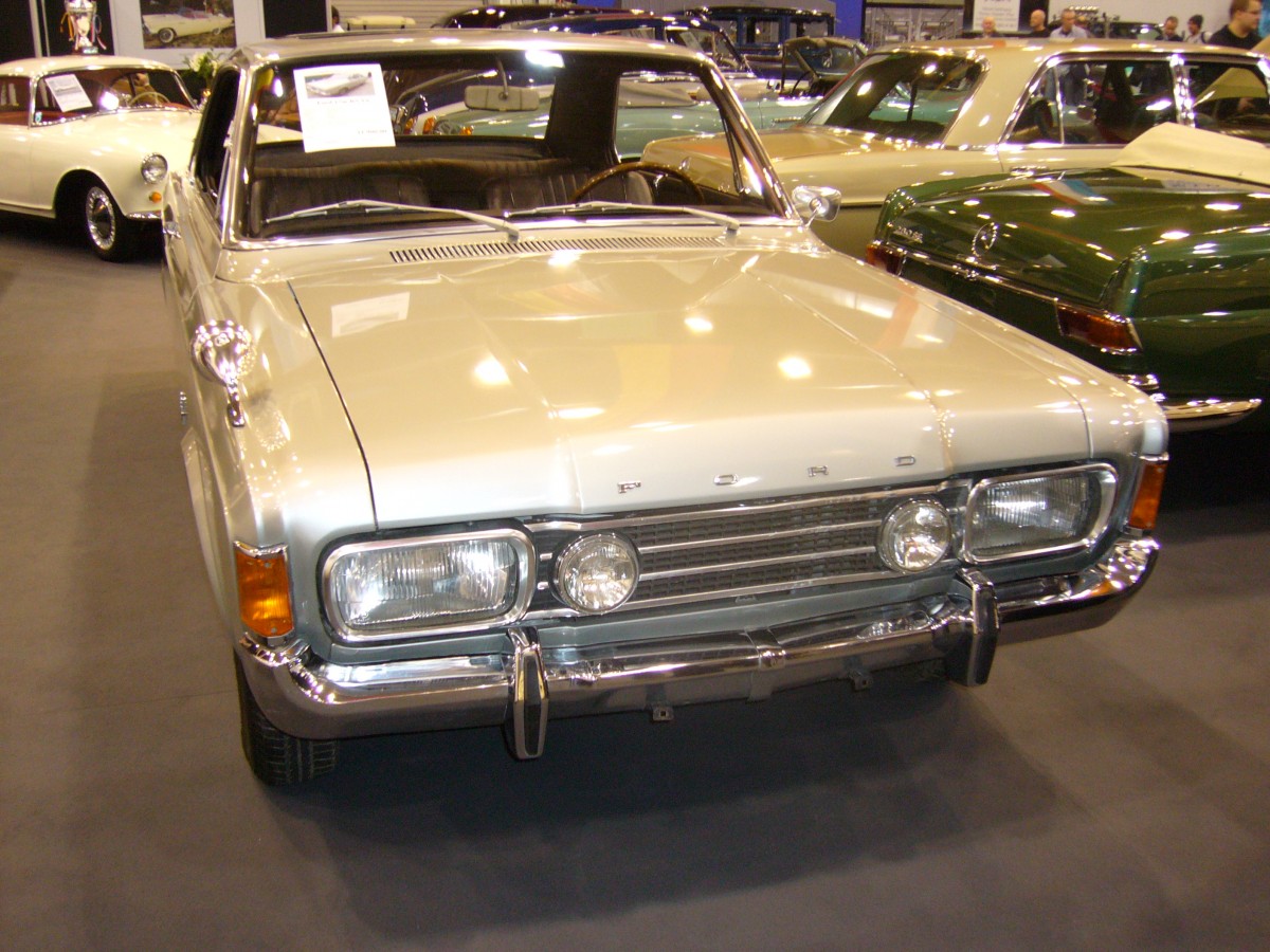 Frontansicht eines Ford P7b Hardtopcoupe in RS-Ausführung. 1968 - 1971. Essen Motorshow am 05.12.2013.