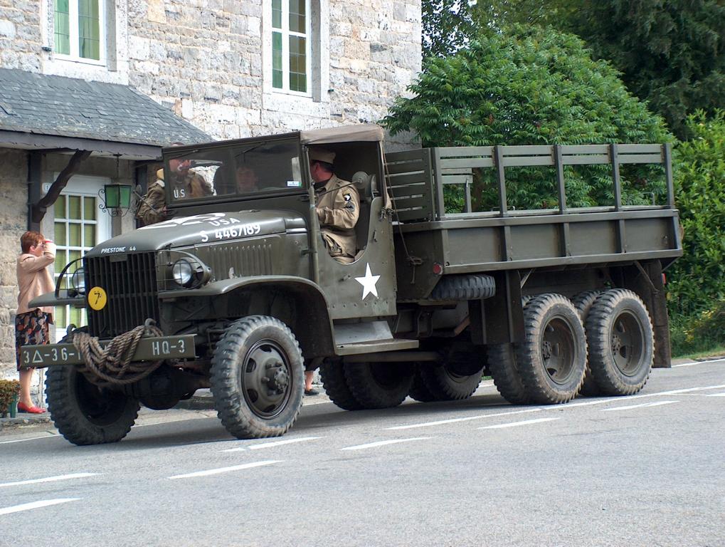 GMC Truck bei einem Treffen für Militärfahrzeuge in Celles (B) am 05.06.2005