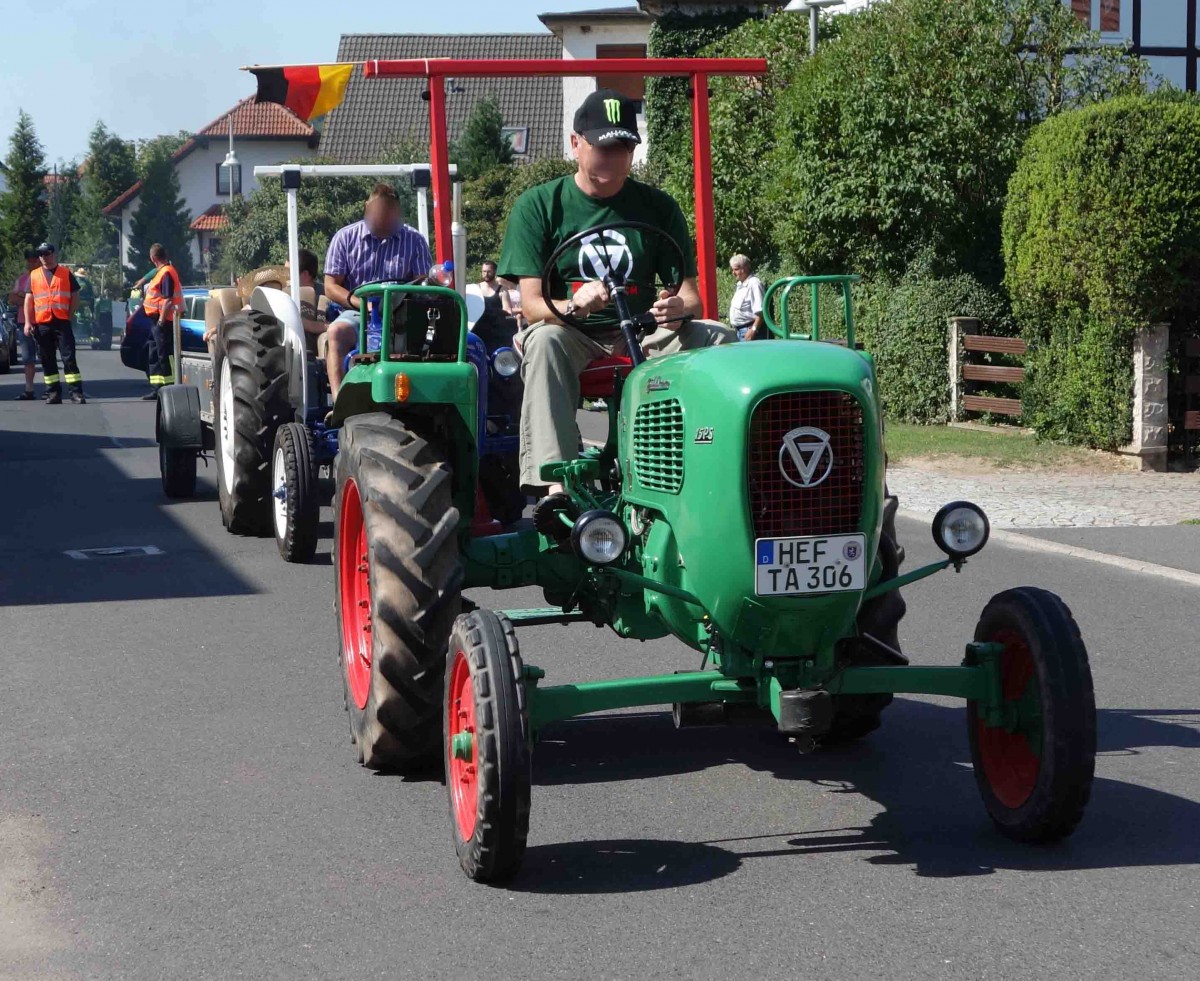 Güldner 15 PS, unterwegs beim Festzug anl. der 2015er Oldtimerausstellung in Pferdsdorf/Thüringen, 08/2015