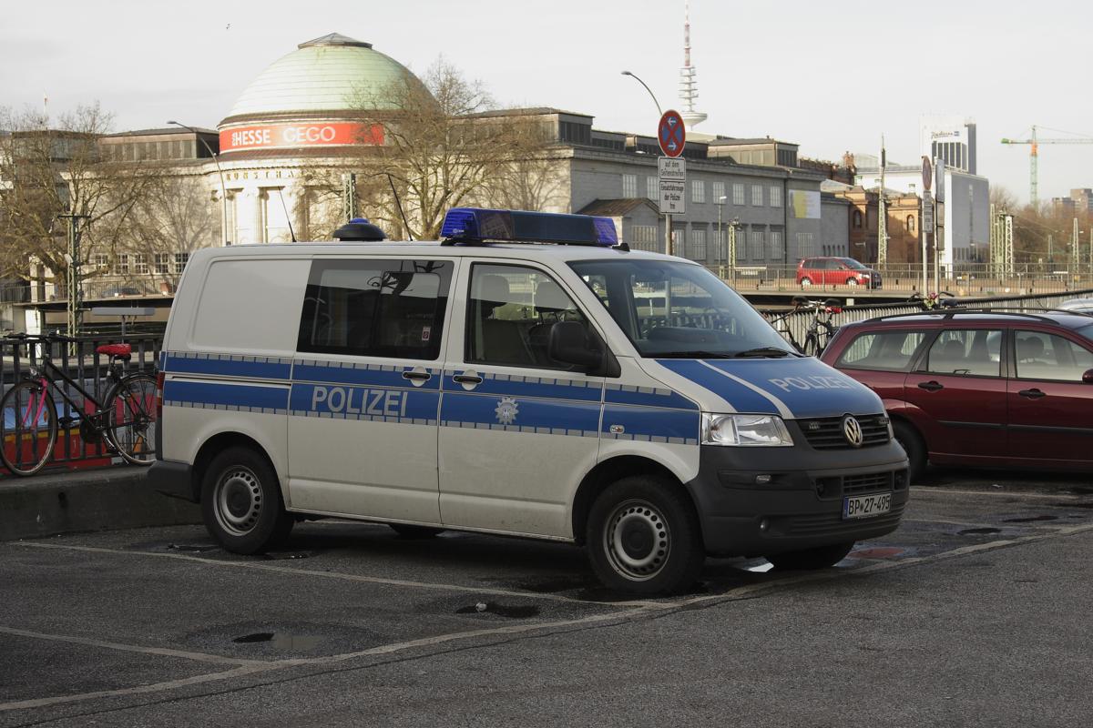 Hamburg Hauptbahnhof am 10.2.2014: VW Transporter der Bundespolizei.