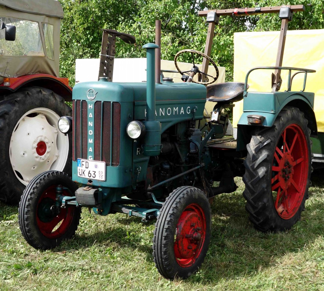 Hanomag R 16 (Uk 63) steht bei der Oldtimerausstellung der Traktorenfreunde Mackenzell im September 2013