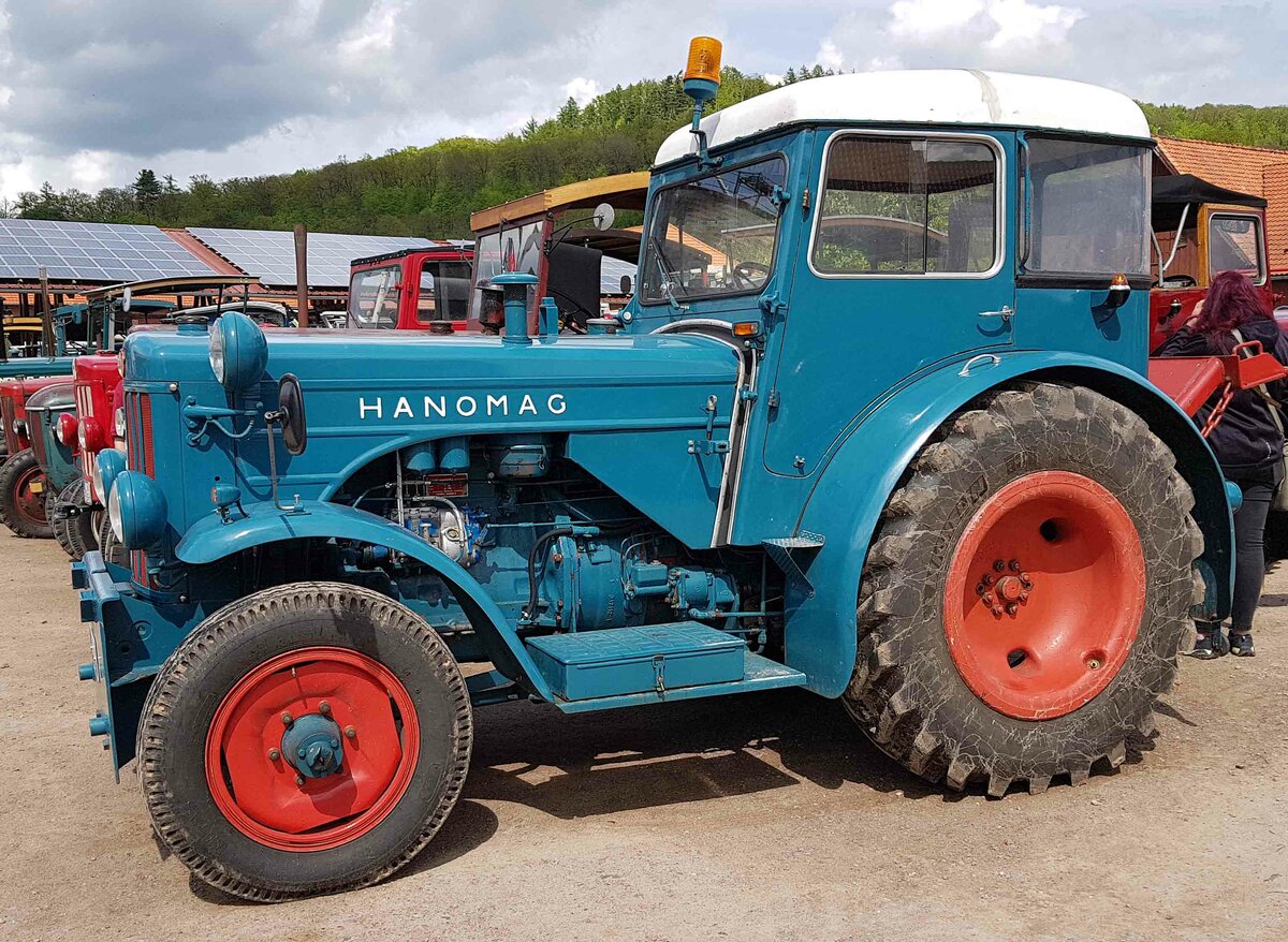 =Hanomag R 455 steht auf dem Ausstellungsgelände der Traktorfreunde Wiershausen am Klostergut Hilwartshausen, 05-2023