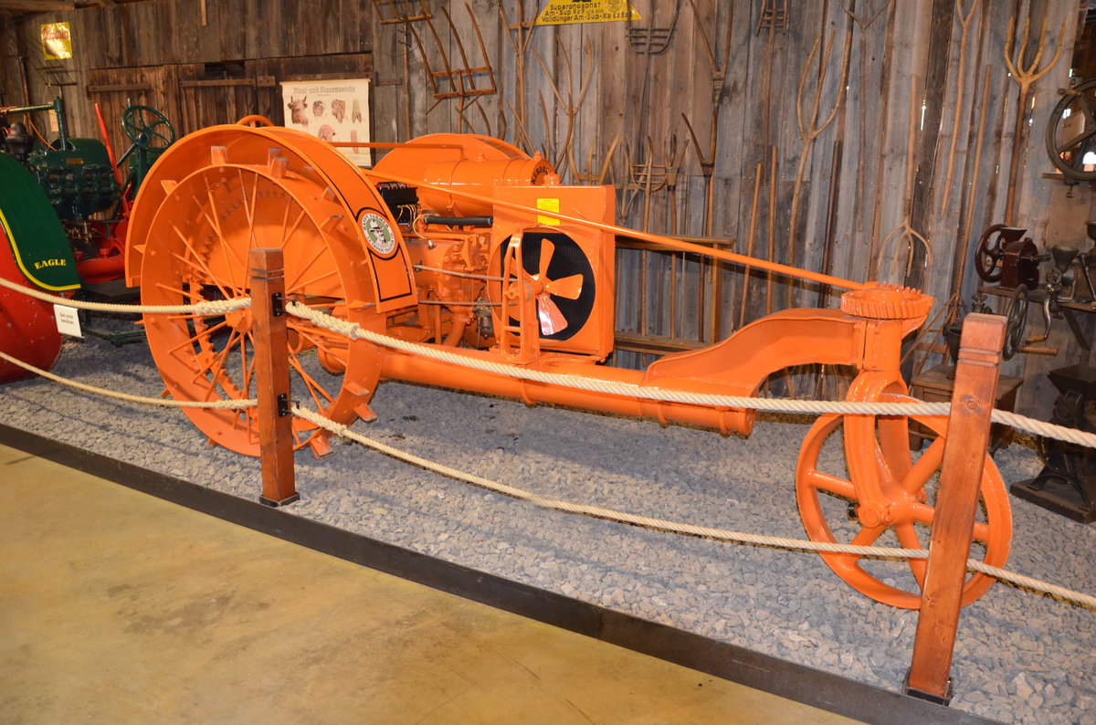 Happy Farmer 8/16, Baujahr:1916, 16 PS, 1460 kg schwer. 2 Zylinder. Im Traktormuseum Uldingen-Mülhofen am 12.06.2017