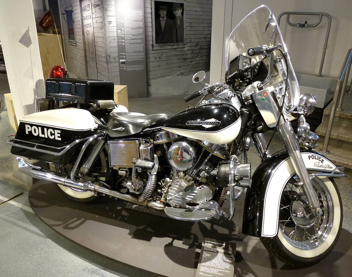 Harley Davidson FLHP Police, Baujahr 1965, Polizeimaschine, 1207ccm, 50PS, über 300Kg Gewicht, Sonderausstellung im NSU-Museum, Sept.2014