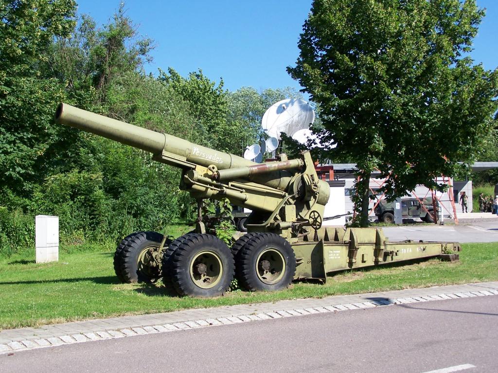 Haubitze M2 Long Tom (155 mm) gesehen in der Kaserne von Diekirch (Lux.) am Tag der offenen Tür am 02.07.2006
