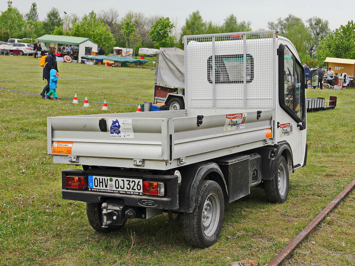 Heckansicht des elektrisches Nutzfahrzeug der Firma Goupil Industrie Goupil G3 aus Frankreich. Gesehen am 13. Mai 2017 im Ziegeleipark Mildenberg in der Uckermark.