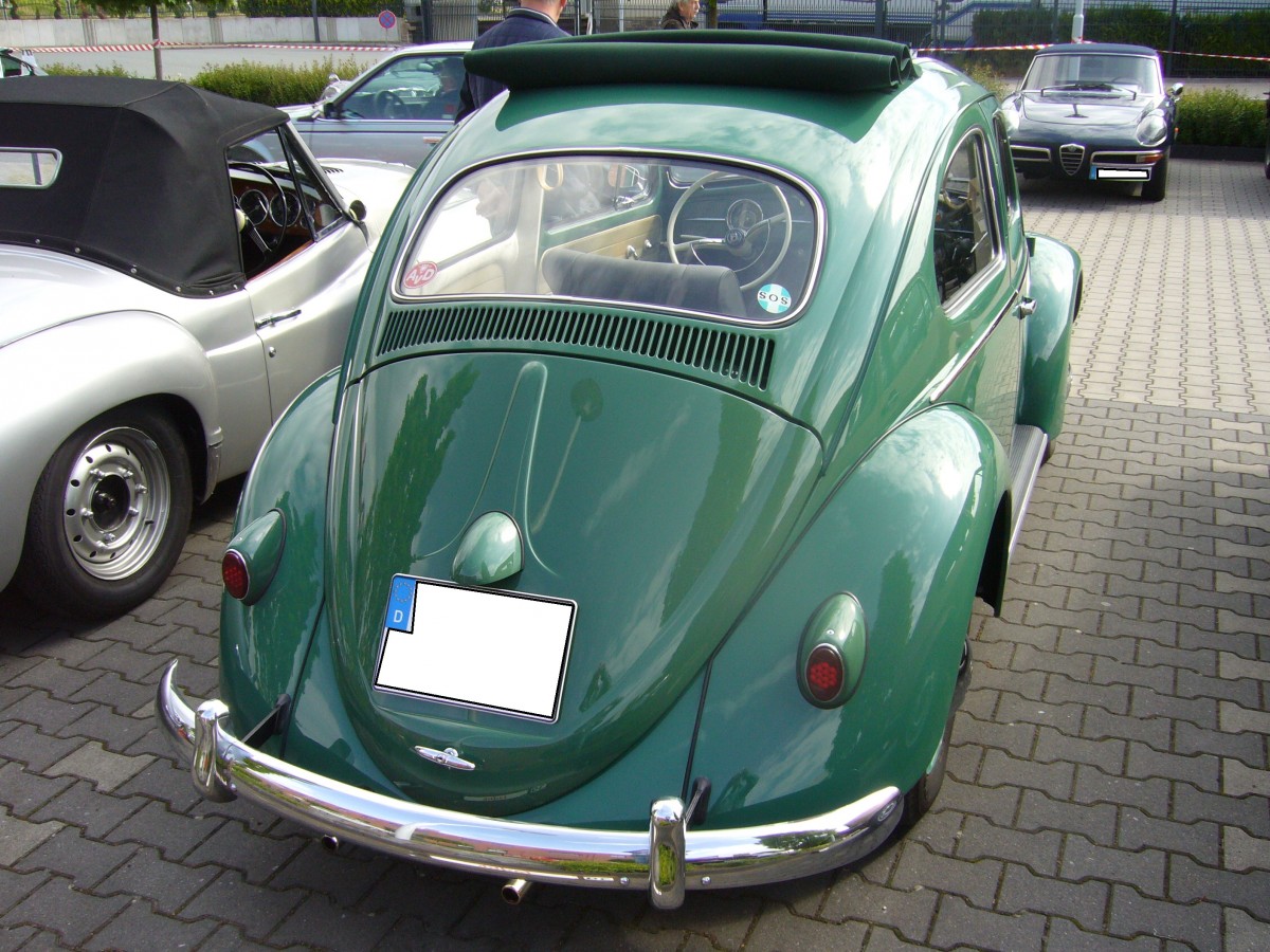 Heckansicht eines 1960´er Volkswagen Typ 1 mit Faltschiebedach. Prinz-Friedrich Oldtimertreffen am 17.05.2015 in Essen-Kupferdreh.