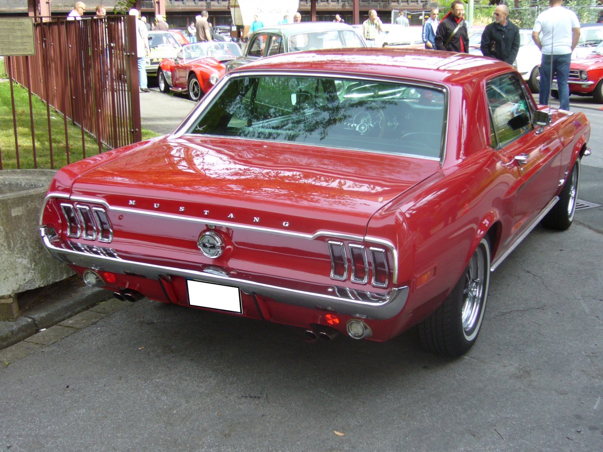 Heckansicht eines 1969´er Ford Mustang Hardtop Coupe. Oldtimertreffen Kokerei Zollverein am 01.09.2013.