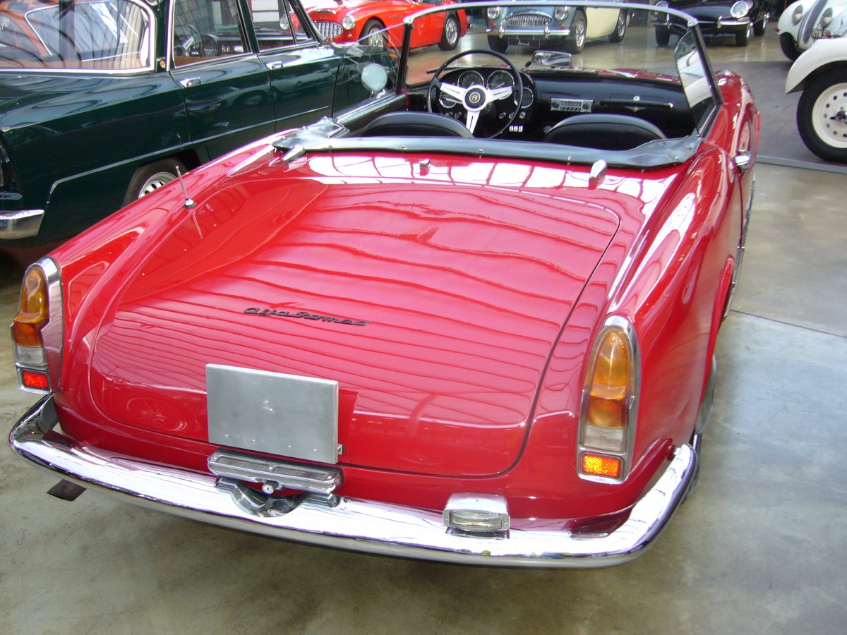 Heckansicht eines Alfa Romeo 2000 Spider. 1958 - 1961. Classic Remise Düsseldorf am 02.03.2014.