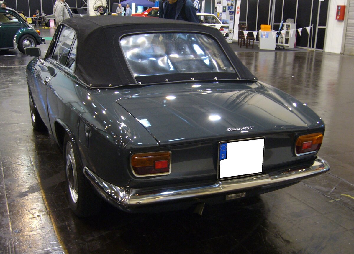 Heckansicht eines Alfa Romeo Giulia GTC aus dem Jahr 1966. Techno Classica Essen am 06.04.2024.