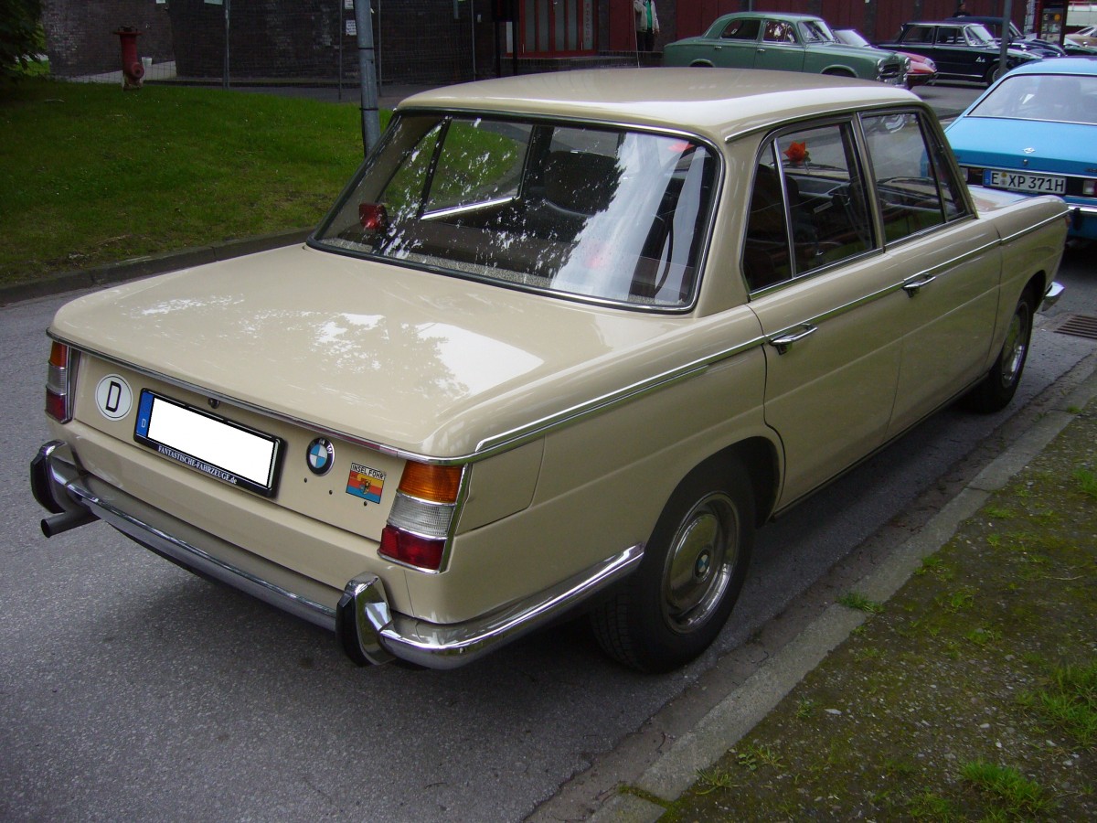 Heckansicht eines BMW 1800. 1963 - 1971. Oldtimertreffen Kokerei Zollverein am 01.06.2014.