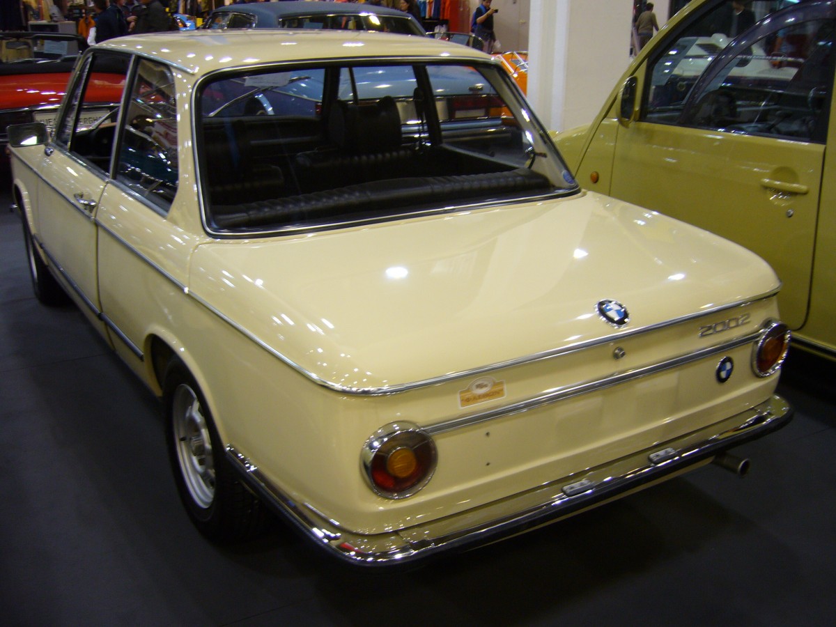 Heckansicht eines BMW 2002. 1968 - 1975. Essen Motorshow am 05.12.2013.