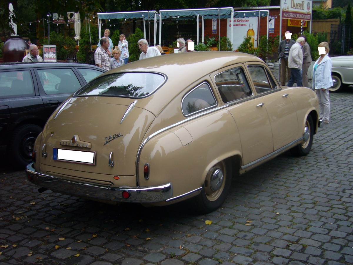 Heckansicht eines Borgward Hansa 2400 Limousine. 1952 - 1955. Borgwardtreffen an der Essener Dampfe am 25.08.2013.