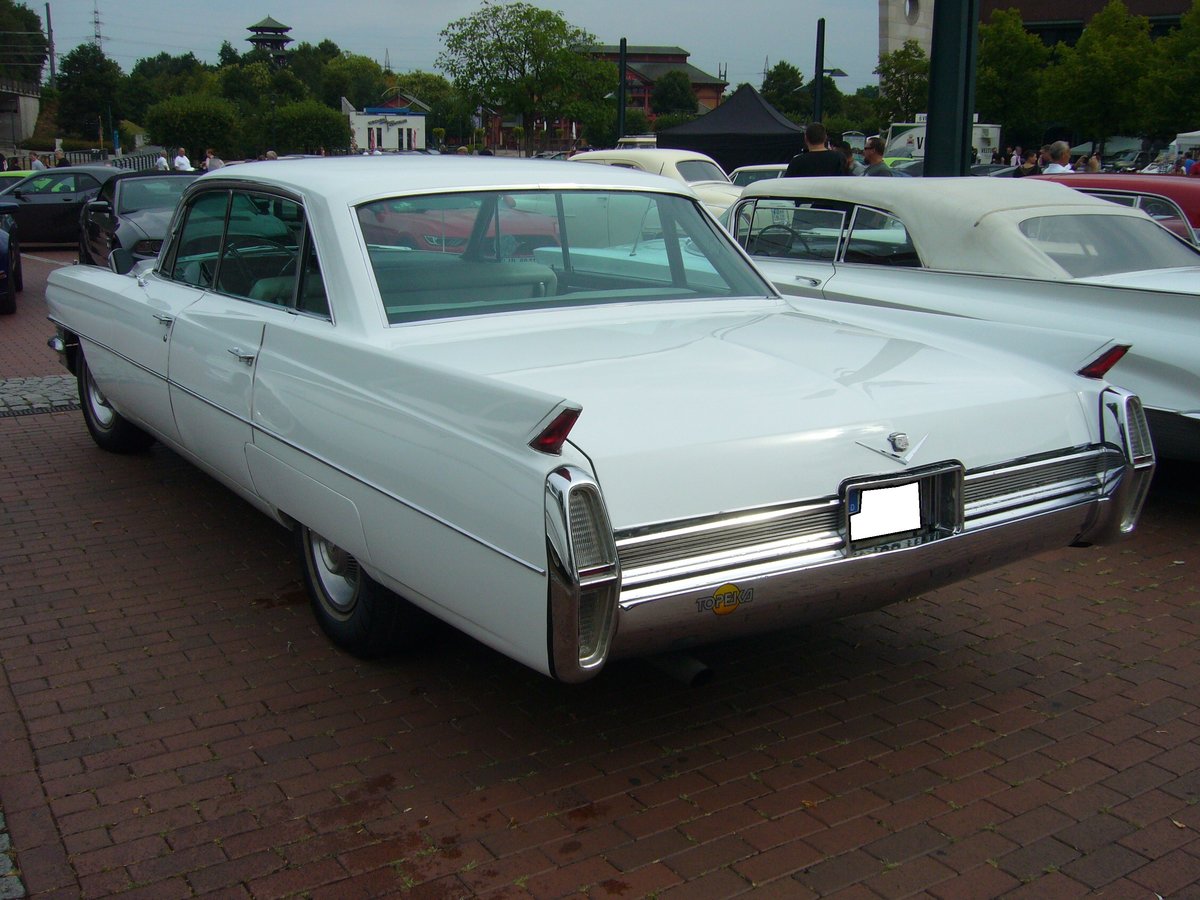 Heckansicht eines Cadillac Series 62 six window Sedan aus dem Jahr 1964. 15. US-Cartreffen am 28.07.2018 am CentroO.