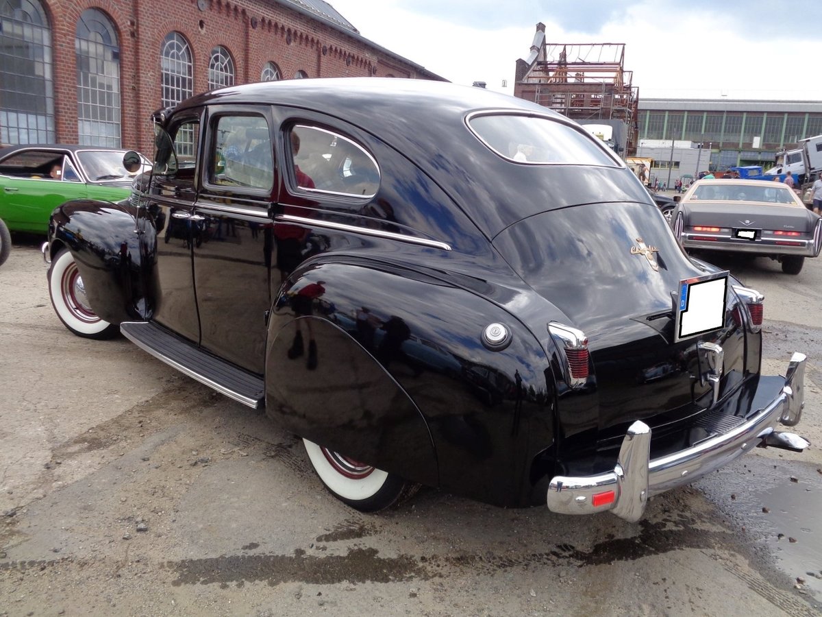 Heckansicht eines Chrysler Series 25-Six Windsor aus dem Modelljahr 1940. Oldtimertreffen am der  Alten Dreherei  in Mülheim an der Ruhr am 15.06.2019.