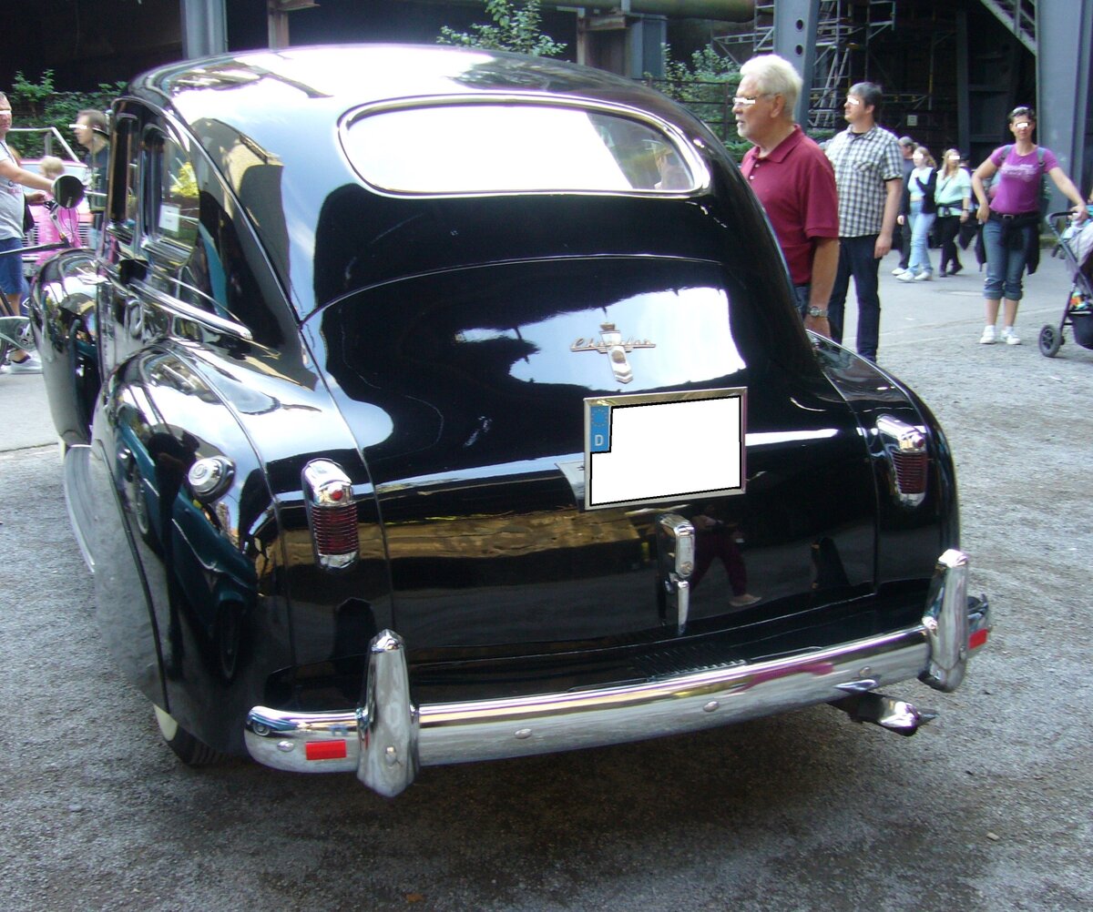 Heckansicht eines Chrysler Series 25-Six Windsor aus dem Modelljahr 1940. Altmetall trifft Altmetall am 01.10.2023 im LaPaDu Duisburg.
