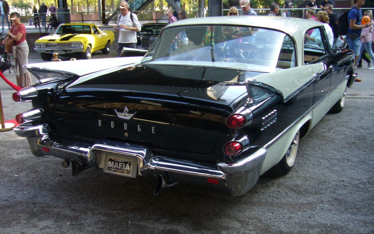 Heckansicht eines Dodge Coronet Hardtop fourdoor Sedan von 1959. Altmetall trifft Altmetall am 01.10.2023 im LaPaDu Duisburg.