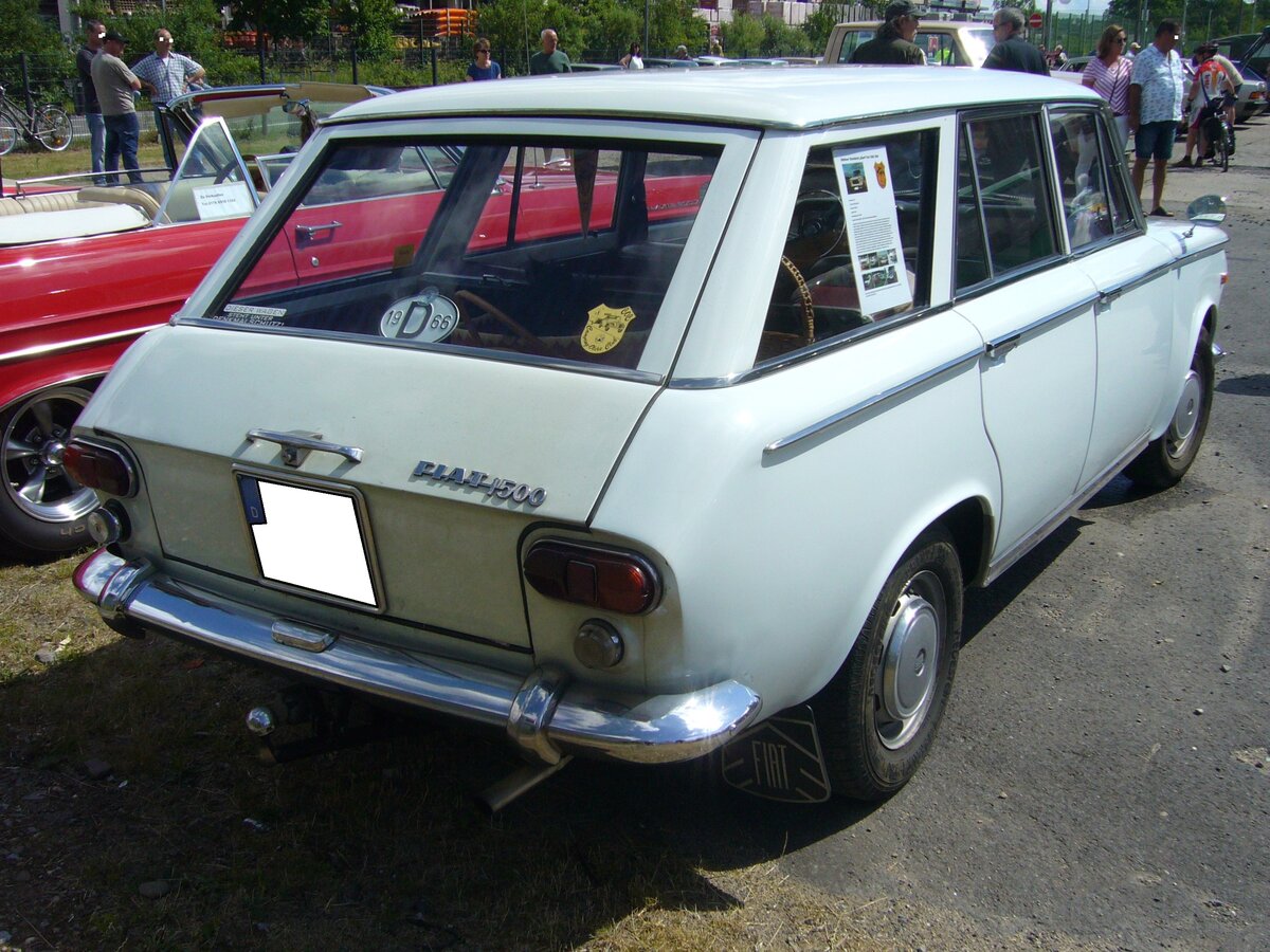 Heckansicht eines Fiat 1500 Familiare aus dem Jahr 1966. Oldtimertreffen an der  Alten Dreherei  in Mülheim an der Ruhr am 19.06. und 20.06.2021.
