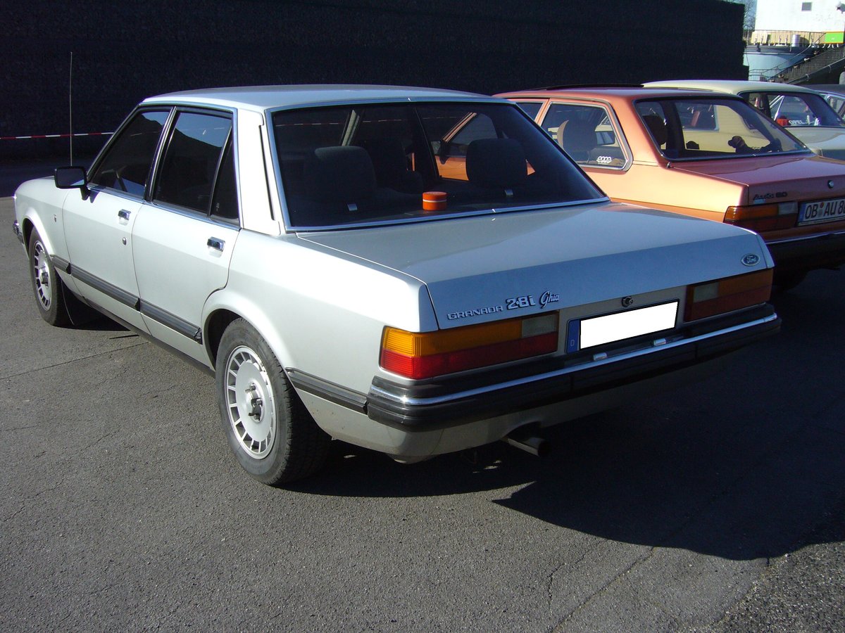 Heckansicht eines Ford Granada MK2 2.8i Ghia. 1977 - 1985. Oldtimertreffen an Mo´s Bikertreff in Krefeld am 25.02.2018.