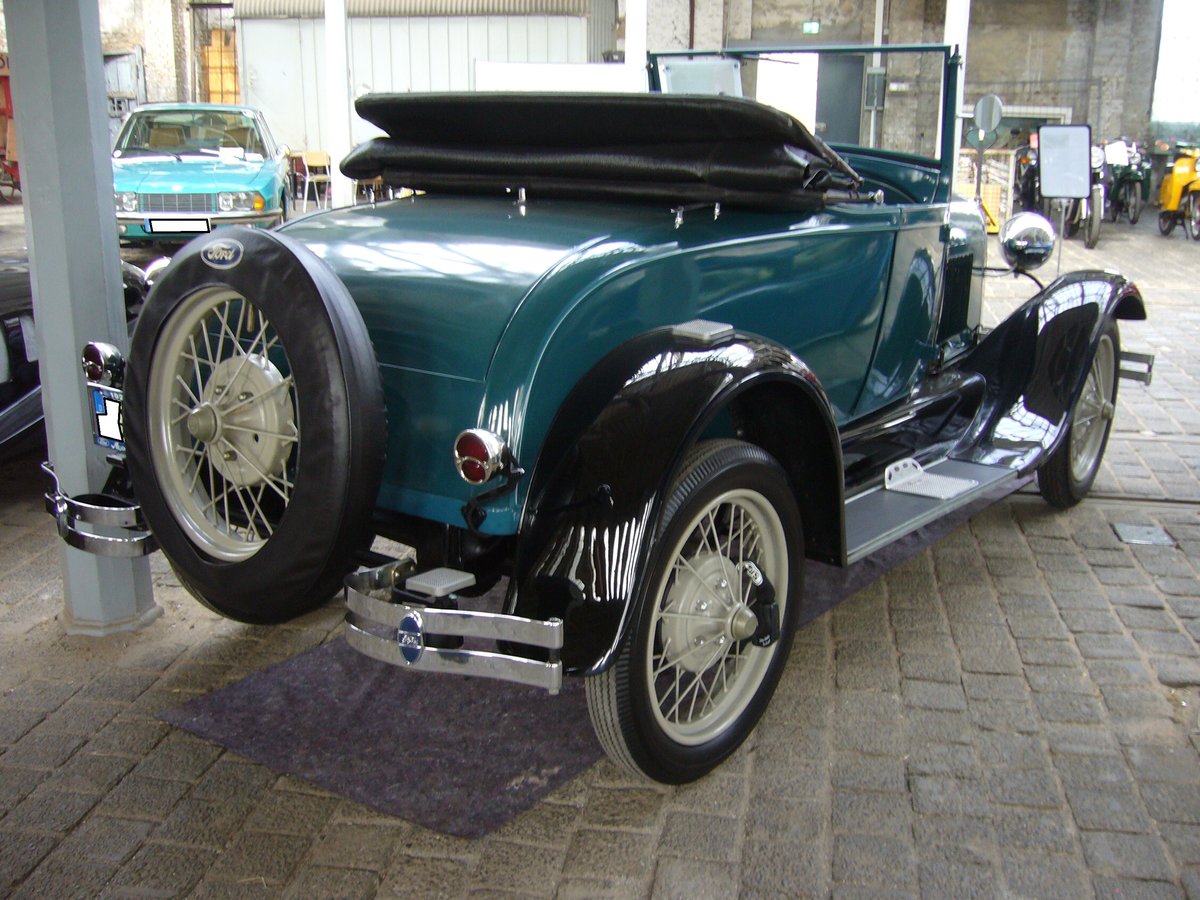 Heckansicht eines Ford Model A Roadster Standard des Modelljahres 1928. Oldtimertreffen an der  Alten Dreherei  in Mülheim an der Ruhr am 16.06.2018.