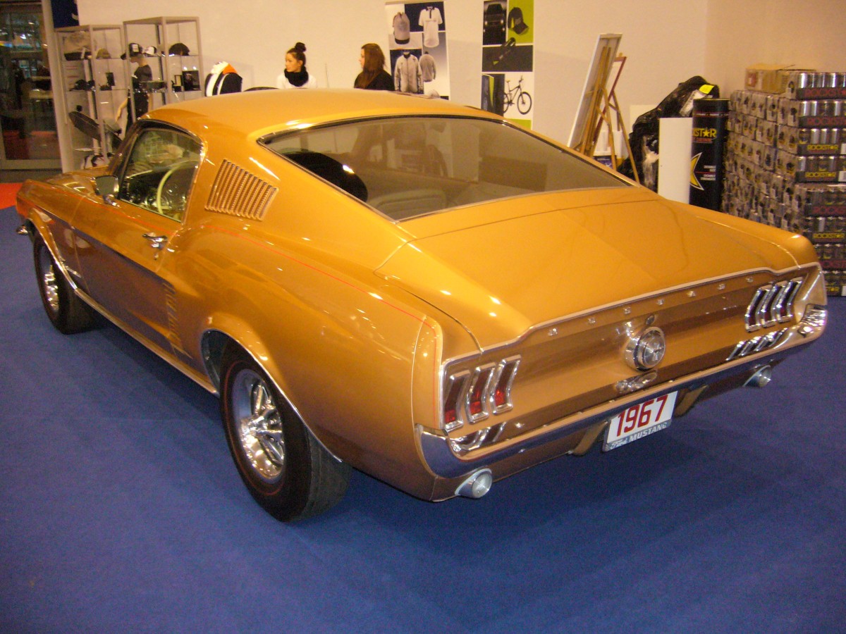 Heckansicht eines Ford Mustang Fastback des Jahrganges 1967. Essen Motorshow am 05.12.2013.