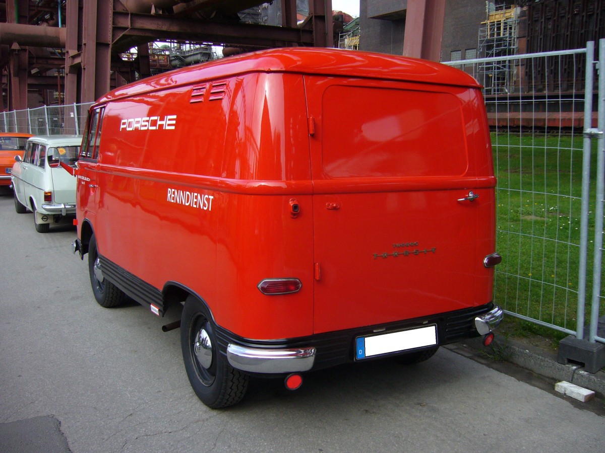 Heckansicht eines Ford Transit Kastenwagen. 1961 - 1965. Oldtimertreffen Kokerei Zollverein am 06.04.2014.