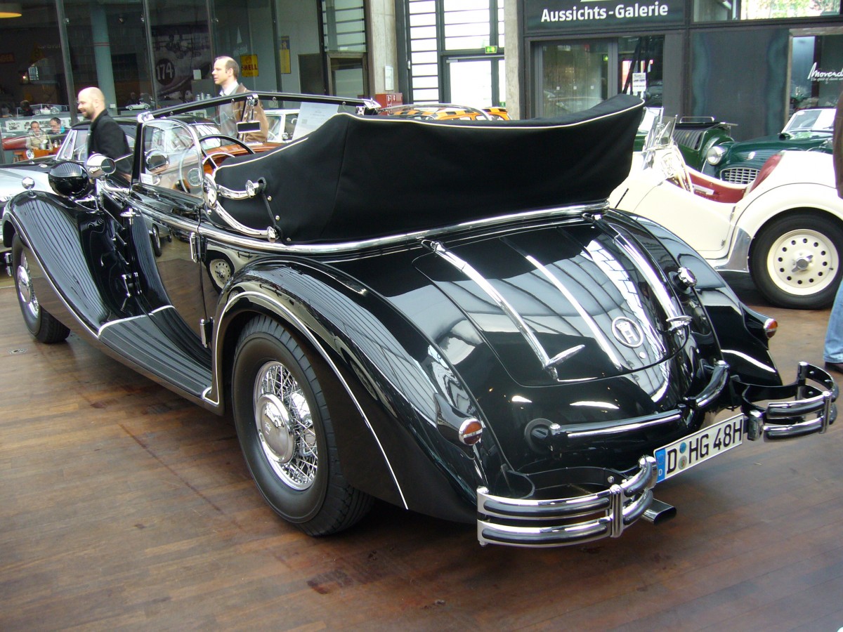 Heckansicht eines Horch 853 A Cabriolet. 1938 - 1939. Classic Remise Düsseldorf am 13.04.2014.