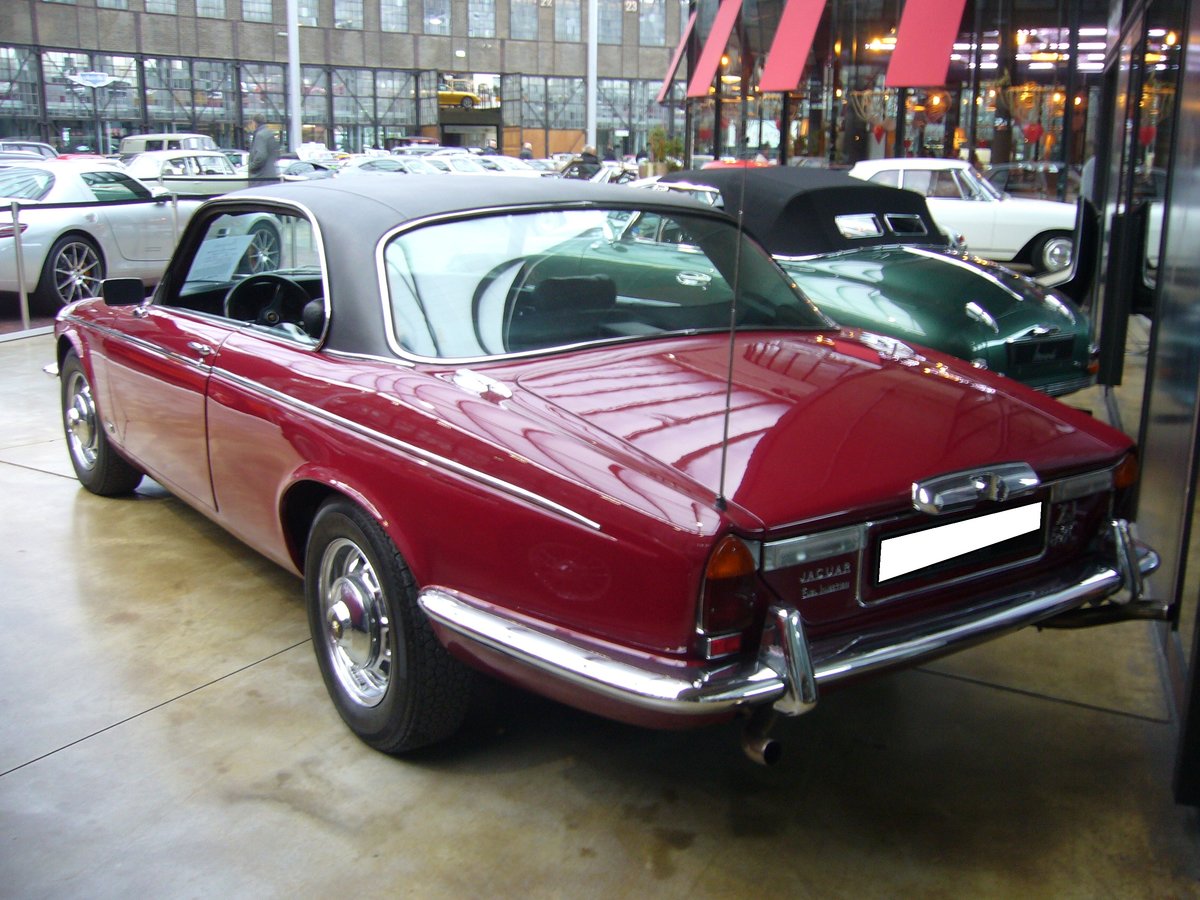 Heckansicht eines Jaguar XJ Coupe 5.3 Litre Series 2 aus dem Jahr 1978. Classic Remise Düsseldorf am 23.02.2020.