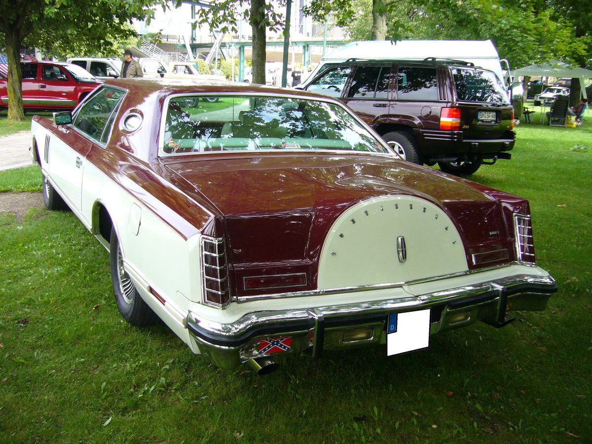 Heckansicht eines Lincoln Continental Mark IV Coupe des Modelljahres 1975. 14. US-Cartreffen am 29.07.2017 im CentroO.