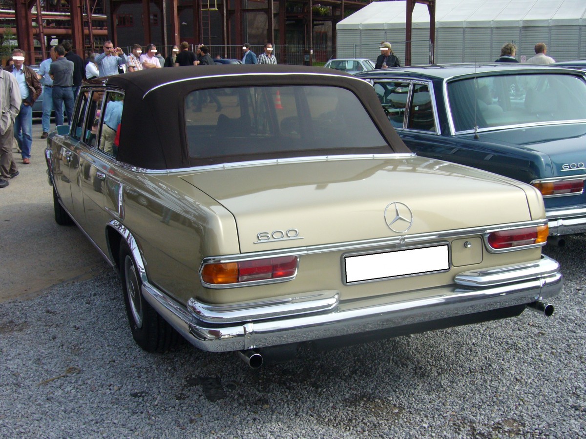 Heckansicht eines Mercedes Benz W100 Landaulet. 1964 - 1981. Oldtimertreffen Kokerei Zollverein am 01.09.2013.