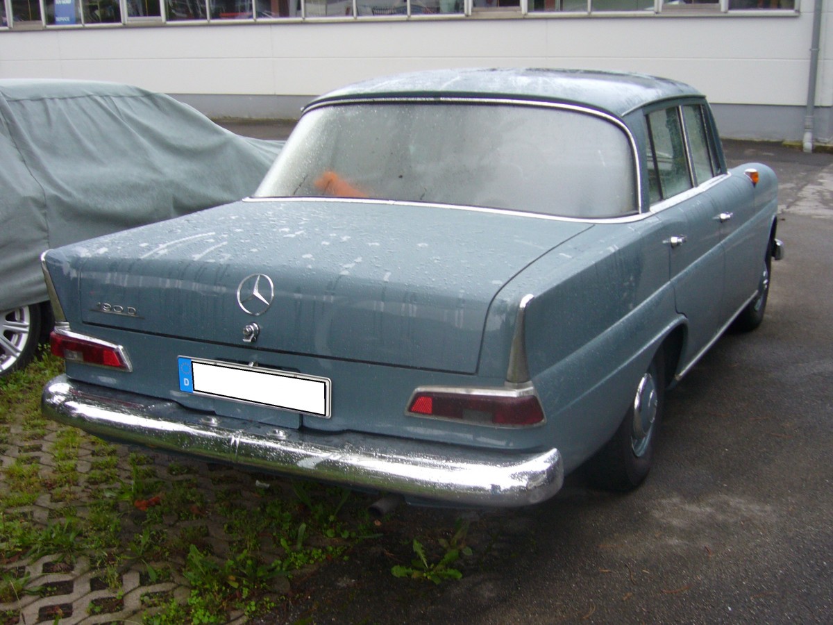 Heckansicht eines Mercedes Benz W110 190D. 1961 - 1965. Mülheim an der Ruhr am 31.08.2014.