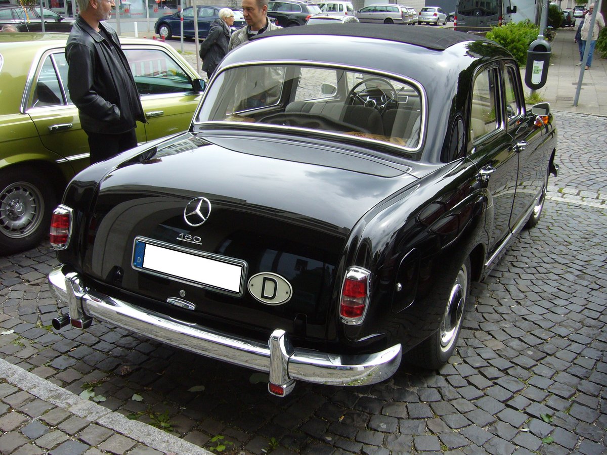 Heckansicht eines Mercedes Benz W120 180 aus dem Modelljahr 1958. Oldtimertreffen Essen-Kettwig am 01.05.2018.