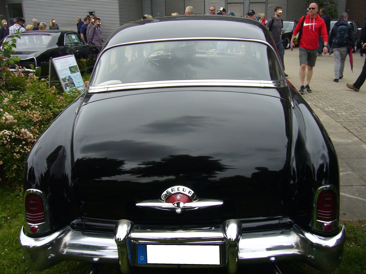 Heckansicht eines Mercury Series 1CM Sport Sedan des Modelljahres 1951. Oldtimertreffen Nordsternpark Gelsenkirchen am 24.06.2018.