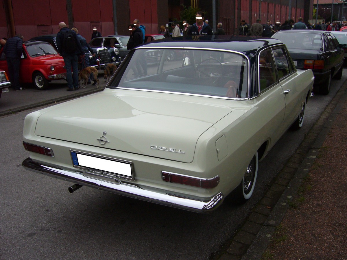 Heckansicht eines Opel Rekord A. 1963 - 1965. Oldtimertreffen Kokerei Zollverein am 06.10.2013.