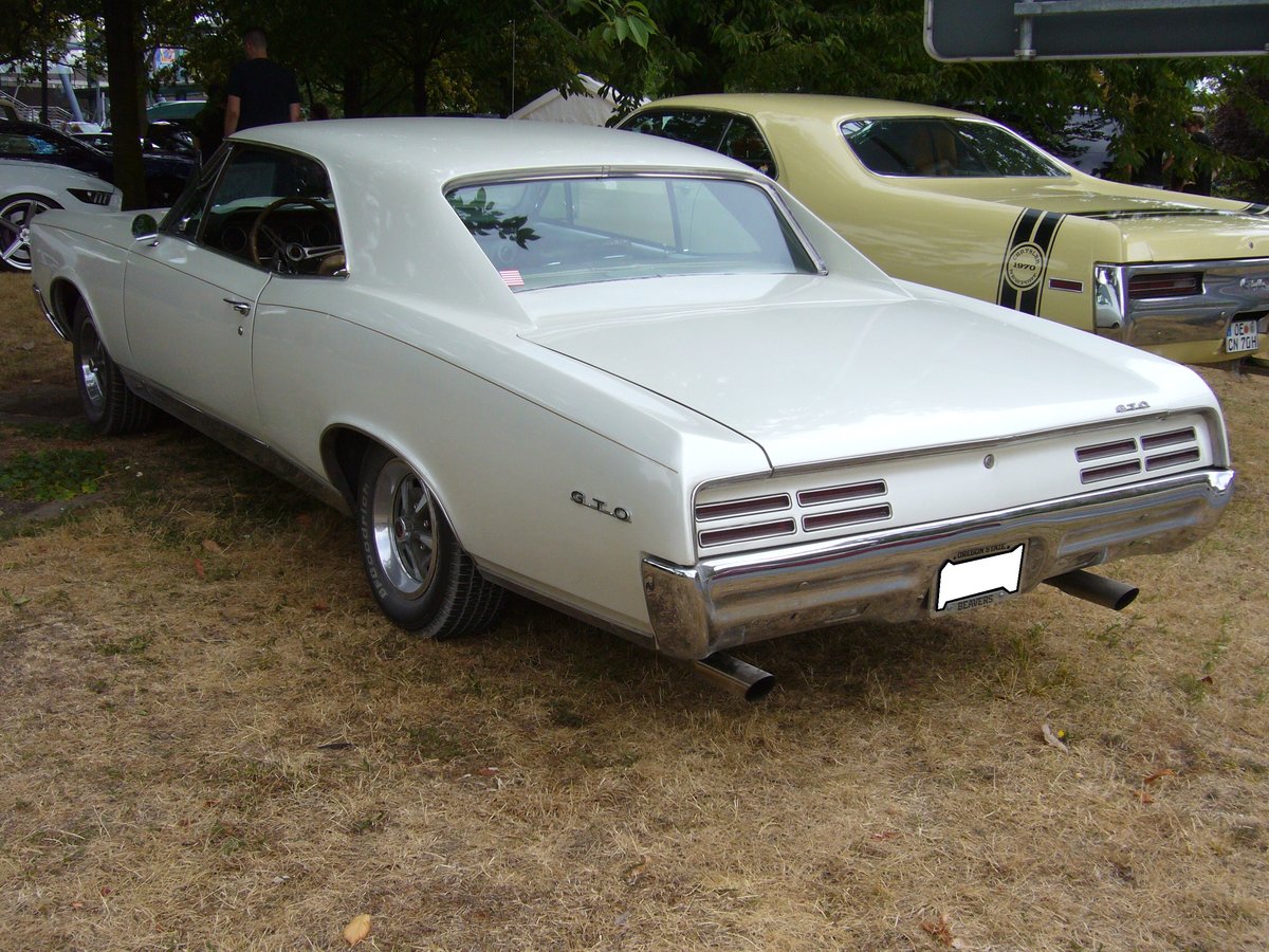 Heckansicht eines Pontiac GTO Coupe aus dem Jahr 1966. 15. US-Cartreffen am 28.07.2018 am CentroO.