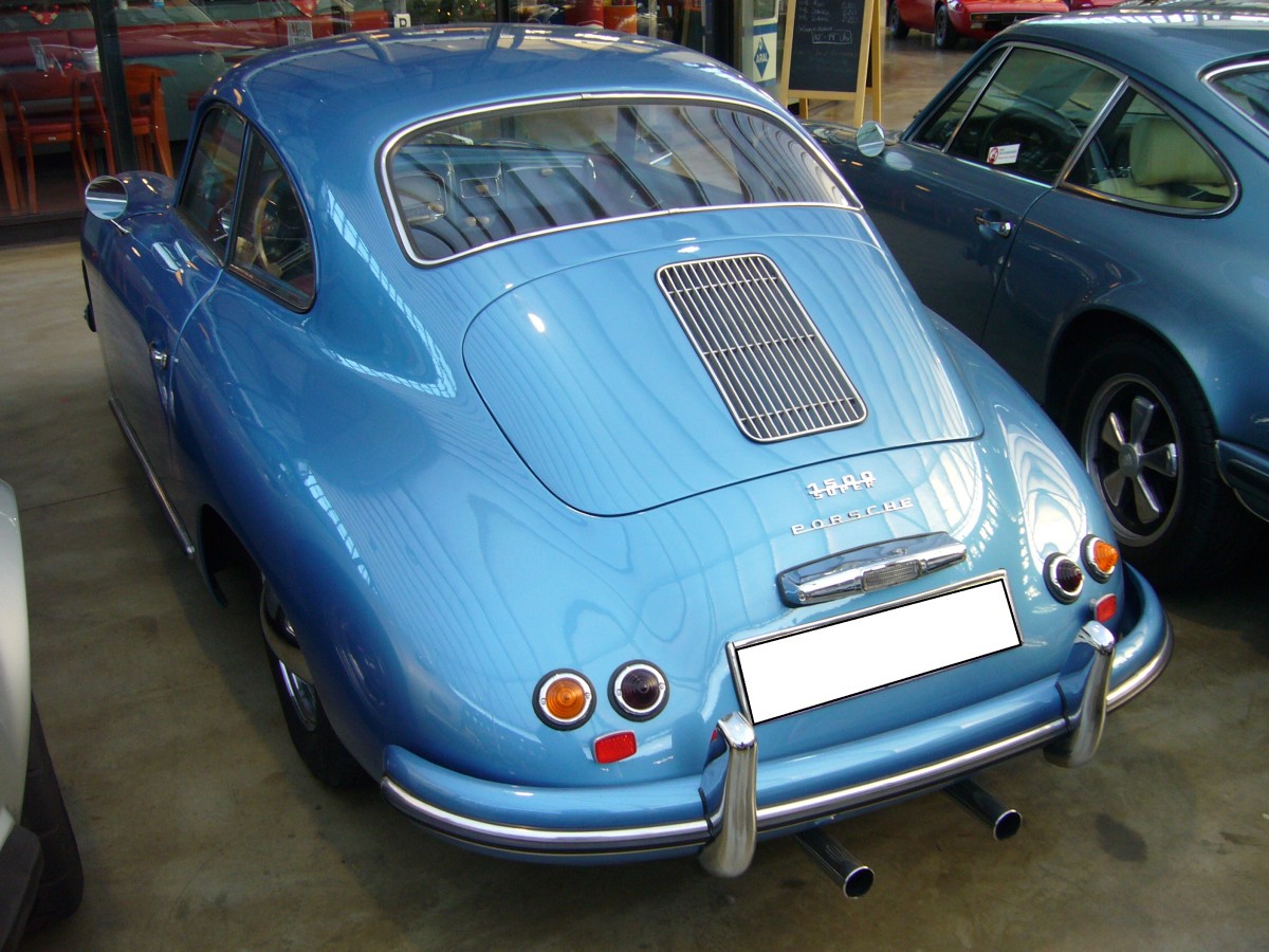 Heckansicht eines Porsche 356 1500 Super Coupes. 1952 - 1955. Clssic Remise Düsseldorf am 20.12.2015.