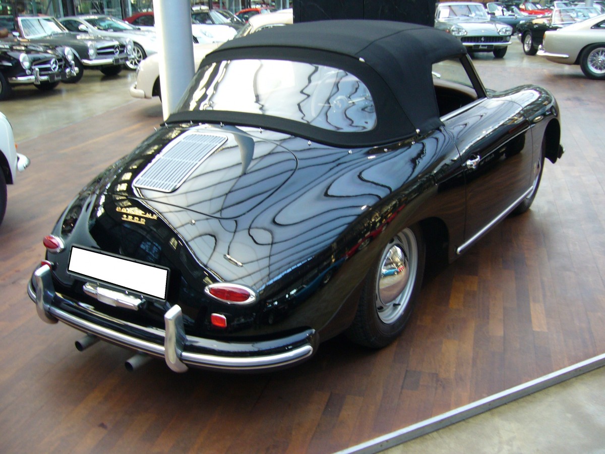 Heckansicht eines Porsche 356 A 1600 Cabriolet. 1955 - 1959. Classic Remise Düsseldorf am 20.12.2015.