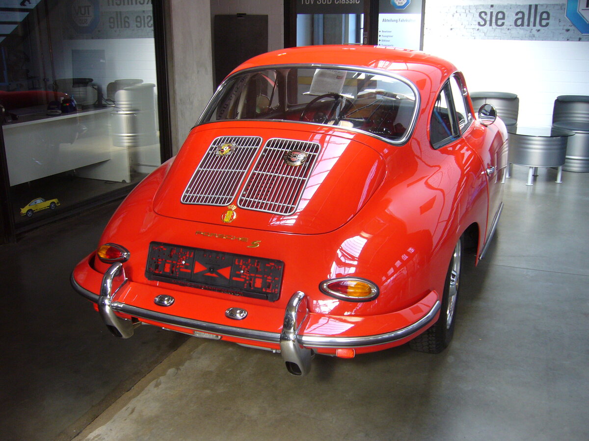 Heckansicht eines Porsche 356B 1600 Super 75 Coupe aus dem Jahr 1962. Classic Remise Düsseldorf am 12.09.2022.