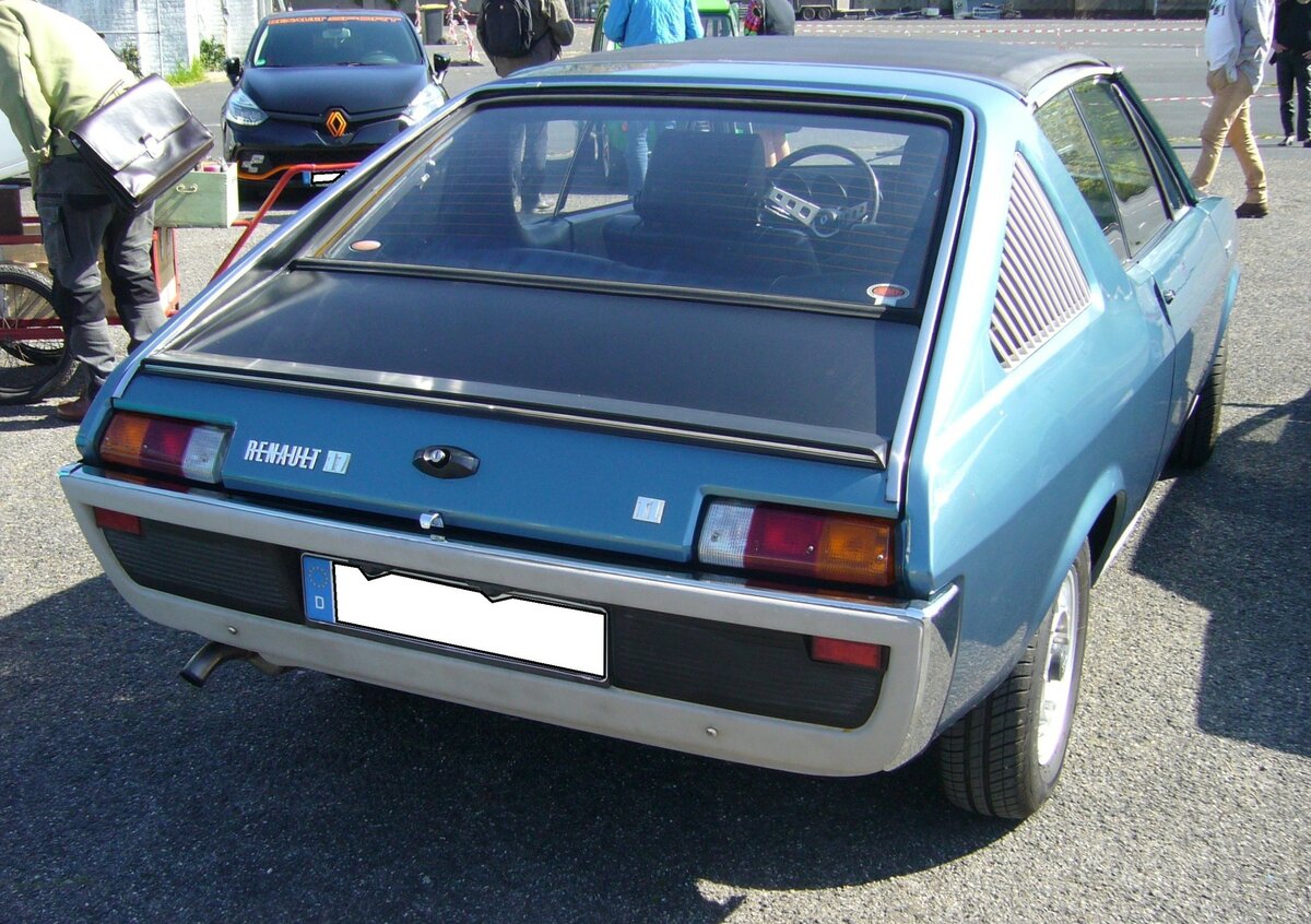 Heckansicht eines Renault R17TL aus dem Jahr 1978. French Car Devotion am 30.04.2023 an Mo´s Bikertreff in Krefeld.