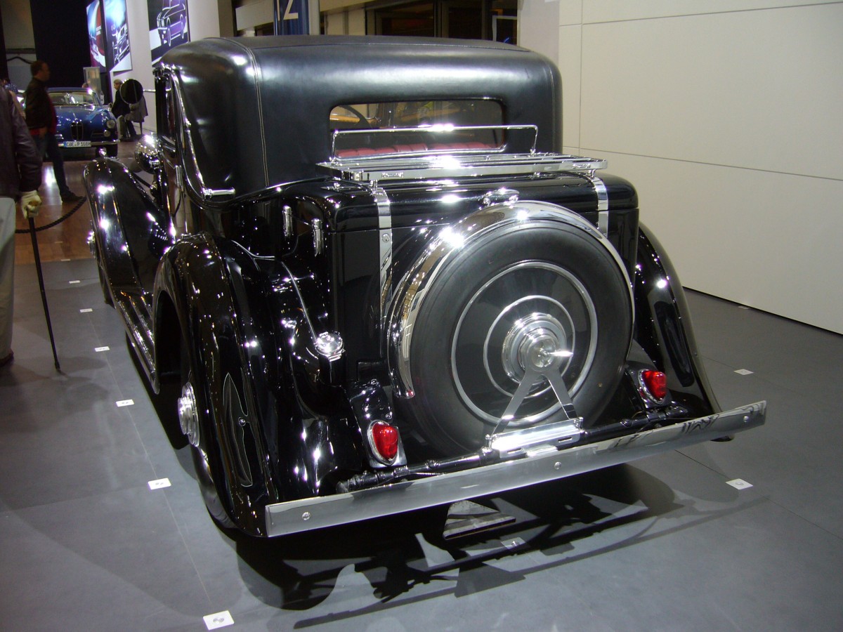 Heckansicht eines Rolls Royce Phantom II Continental Gumey Nutting Fixed Head Coupe von 1933. Techno Classica am 18.04.2015.