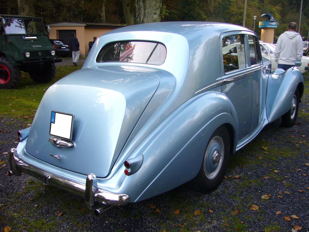Heckansicht eines Rolls Royce Silver Dawn. 1949 - 1955. Oldtimertreffen am Schwarzwaldhaus im Neandertal am 12.10.2014.
