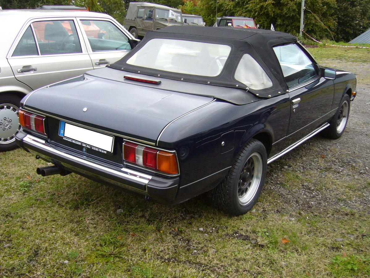 Heckansicht eines Toyota Celica Ta4 Cabriolet der Modelljahre 1980 bis 1982. 1. Oldtimertreffen am Mülheimer Ruhrgebietsladen am 07.10.2017.