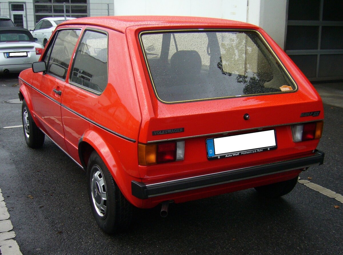 Heckansicht eines VW Golf 1 MK1 im Farbton marsrot aus dem Jahr 1978. 10. Saarner Oldtimer Cup am 27.08.2023 in Mülheim an der Ruhr.