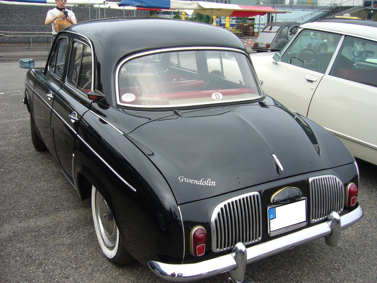 Heckansicht einer Renault Dauphine. 1956 - 1968. Franzosen-Klassiker-Treffen am 12.06.2016 in Krefeld.
