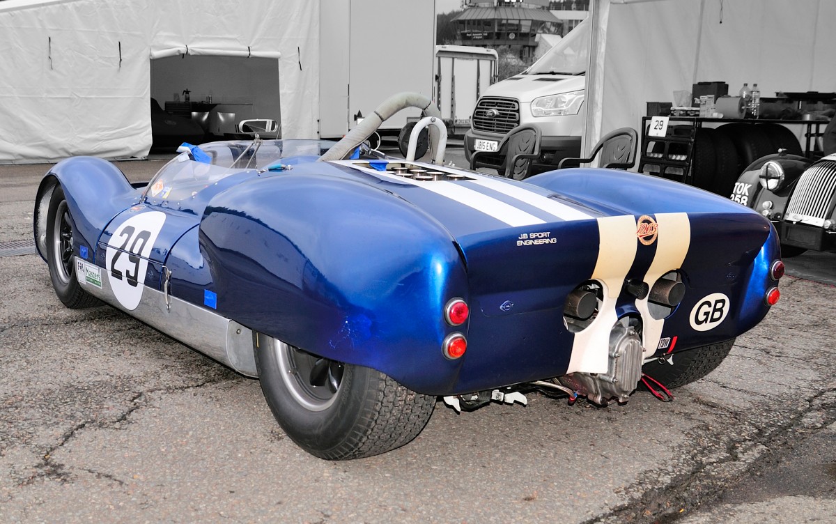 Heckansicht der Shelby Cooper Monaco King Cobra, Bj.1963, 4700ccm soll am 20.Sep.2015 beim FIA Masters Historic Sports Car Championship zum Einsatz kommen. Hier im Fahrerlager am 19.9.2015 in Spa Francorchamps 