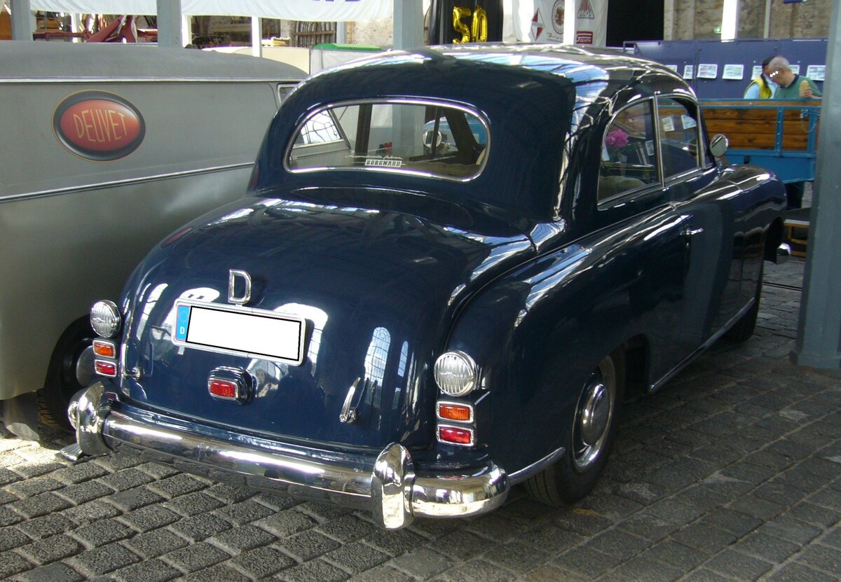 Heckansicht einer zweitürigen Borgward Hansa 1500 Limousine. 50. Jahrestreffen der Borgward I.G. e.V. an der  Alten Dreherei  in Mülheim an der Ruhr.