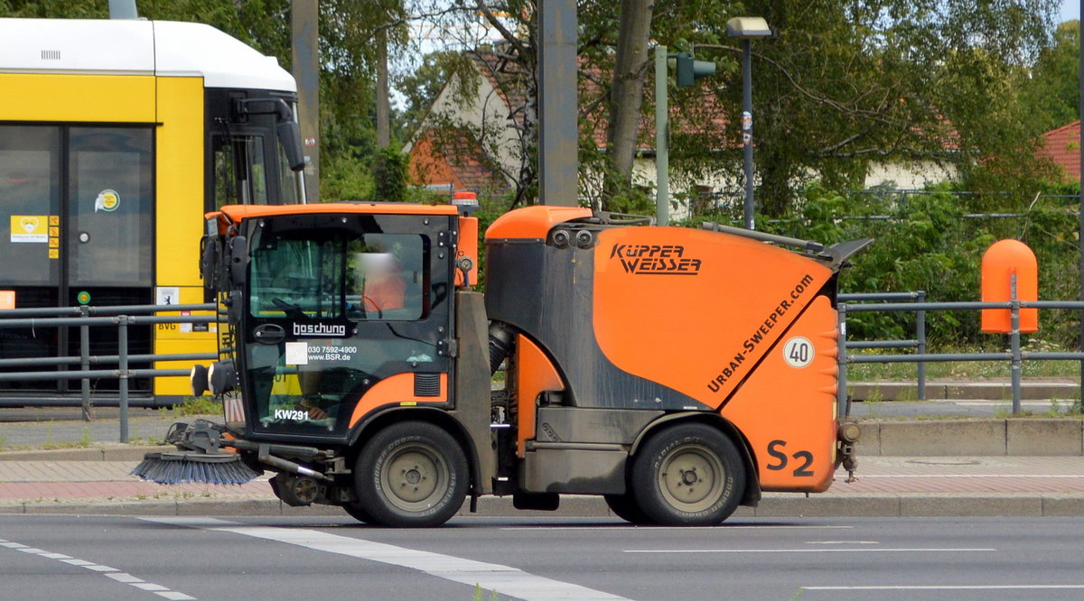 Hersteller KÜPPER-WEISSER GMBH ((Haschung Group), Typ Urban-Sweeper S2  Kehrmaschine der Berliner Stadtreinigungsbetriebe (BSR KW291) am 29.07.20 Berlin Marzahn.